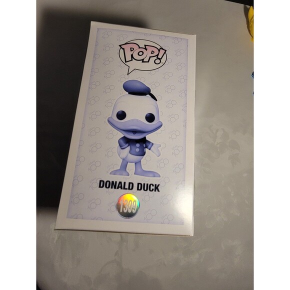 Disney 100 Donald Duck  Target Con 2023 Limited Exclusive# 1309 - Picture 3 of 6